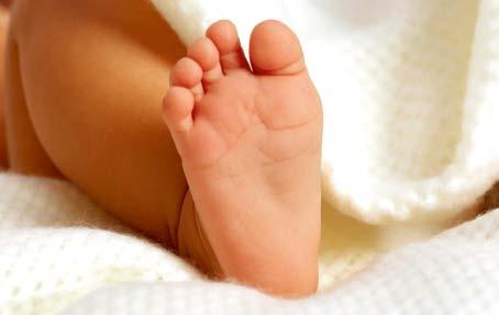 Teste do pezinho em recém-nascidos Qual é o objetivo do teste do pezinho? Na primeira semana depois do nascimento, é retirado um pouco de sangue do calcanhar do seu filho.