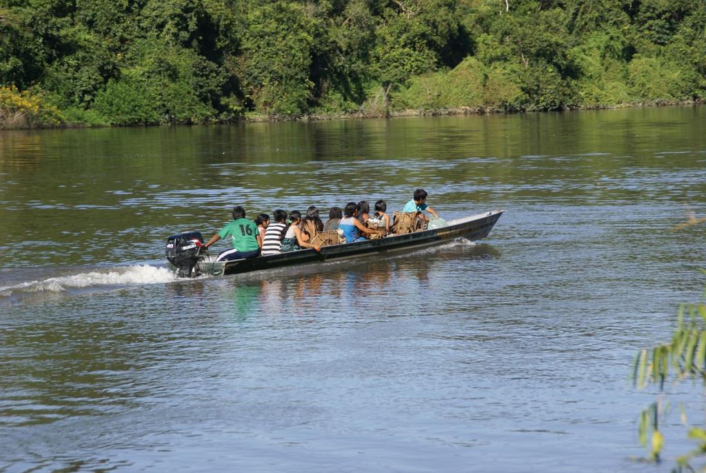 aldeia Baú barco