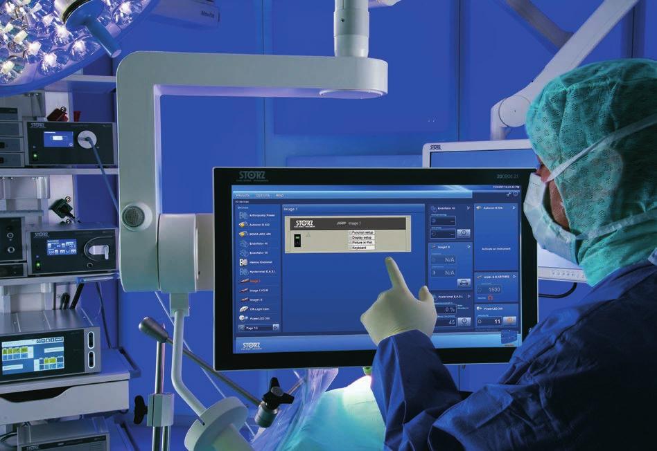 KARL STORZ-SCB Pioneira no controle remoto de dispositivos médicos Controle centralizado dos dispositivos médicos em áreas esterilizadas e nãoesterilizadas Ambiente de cirurgia amigável ao usuário