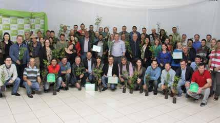 Os participantes acompanham uma peça teatral que apresenta os temas de forma lúdica, e recebem uma mochila escolar e materiais com atividades que complementam os ensinamentos do projeto.