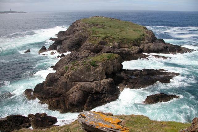 á punta para ver de preto o illote de Montemeán e facemos o camiño de