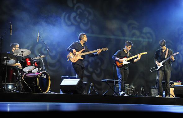 Pretende-se que os participantes coloquem os seus conhecimentos musicais em prática, realizando um trabalho de música de conjunto, alargando desta forma os seus saberes.