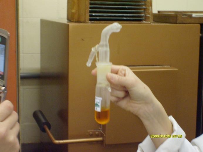 Reveladores Químicos Consiste em utilizar reveladores químicos que, em contato com as substâncias da amostra, as tornam coloridas e visíveis. veis.