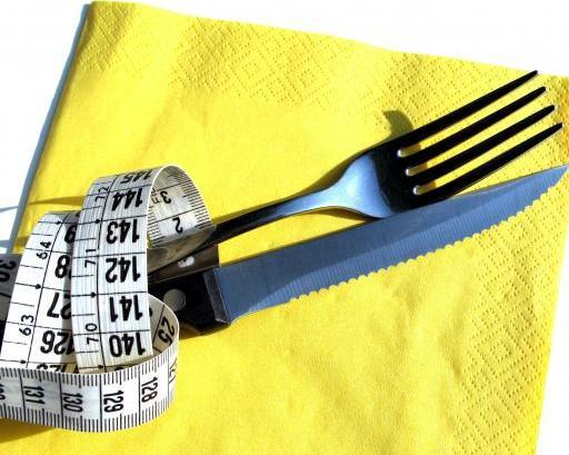 Características da dieta imilar dieta hipocalórica: 1000 kcal / dia M É T 55% de carboidratos 25 a 30% de