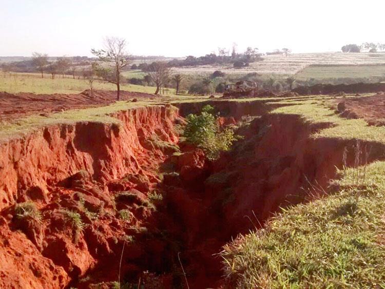 Técnicas de RAD: voçoroca Identificação de área de