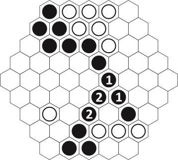 Produto Autor: Nick Bentley, João Neto, Bill Taylor, c.2008 Um tabuleiro hexagonal com cinco casas de lado; 45 peças brancas e 45 peças negras.