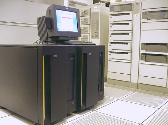 Os Mainframes Computadores de grande porte, dedicados normalmente ao processamento de um grande volume de informações.