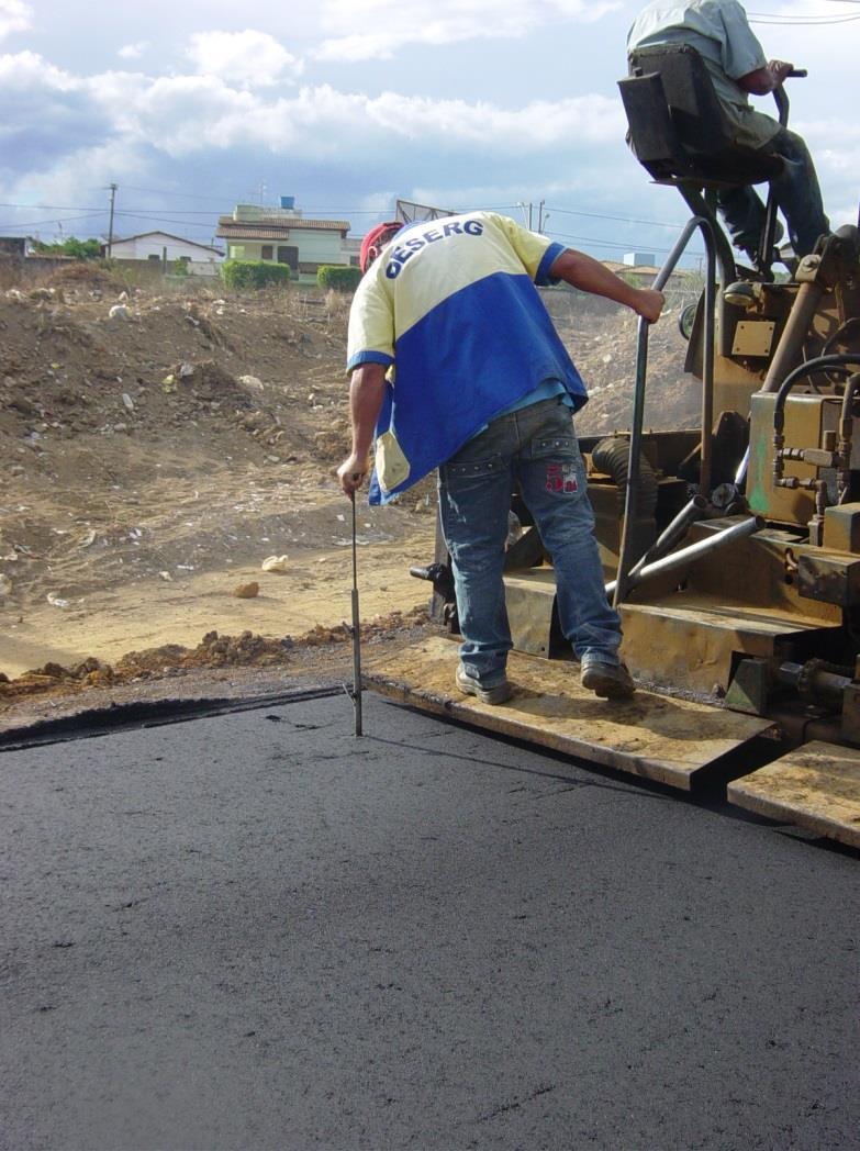 10 Figura 3.2 - Baliza de controle de espessura, a qual foi utilizada na pavimentação com CAUQ da via de acesso ao bairro Alto da Boa Vista em Vitória da Conquista - BA A Figura 3.