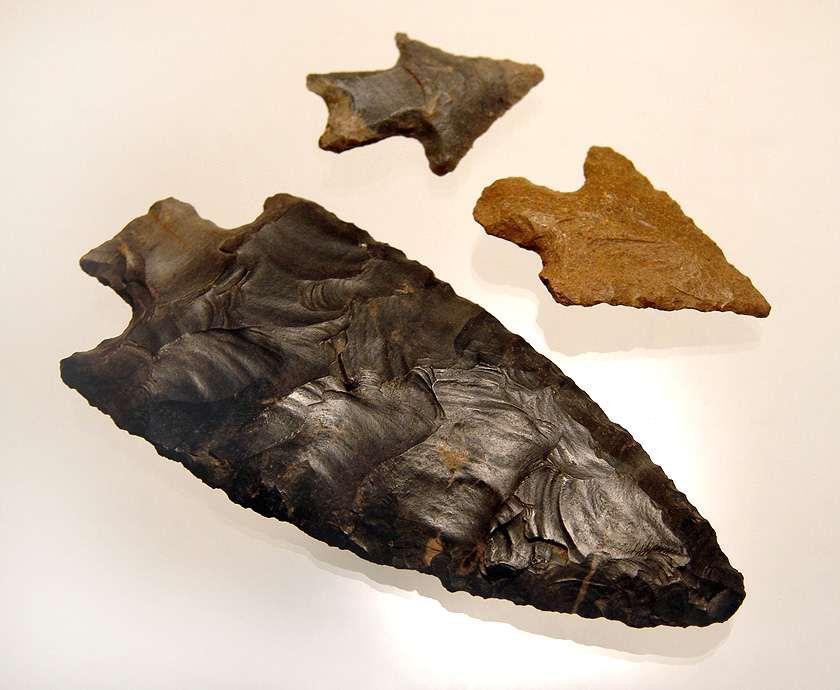 Arqueologia Artefatos líticos pontas de projéteis em sílex e jaspe