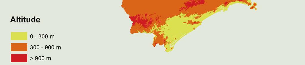 O relevo do estado compreende um gradiente altimétrico que vai de 0 m no litoral a 2.