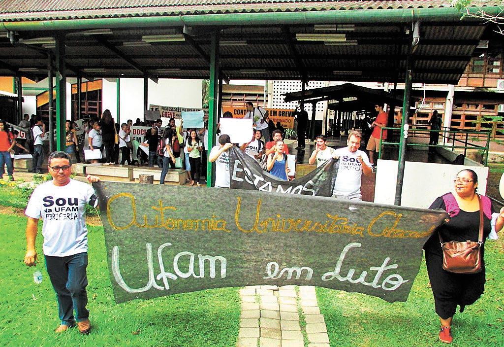 nacional/estadual e a necessidade de se contrapor ao avanço dessas políticas. E a greve tornou-se um instrumento legítimo da luta.