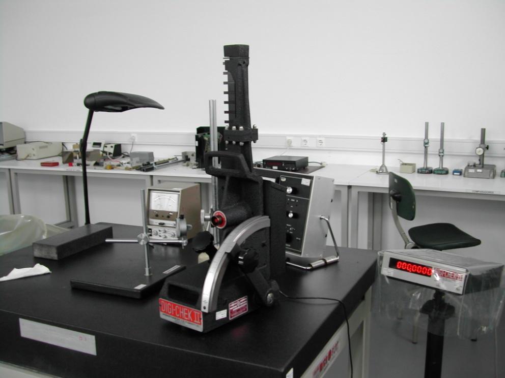Laboratório de Calibração Dimensional Micrómetros Gama: Medida linear até 4m Medidas angulares 0º a 360º Paquimetros Comparadores Réguas Esquadros Sutas