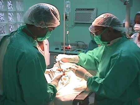 TRATAMENTO - Cirurgia A excisão cirúrgica da totalidade do câncer é o método mais freqüentemente