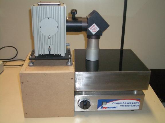 47 Fig. 17 Sistema de tratamento com hotplate e UV 3.4. Processos de fabricação dos guias de onda ópticos Para a fabricação dos guias de onda foram utilizados como substratos lâminas de silício tipo