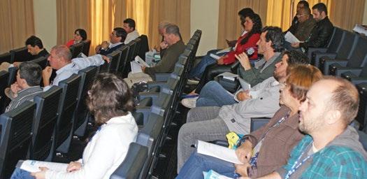 PLENÁRIAS Participantes acompanham as apresentações na reunião Plenária NÚMERO DE CÂMARAS TÉCNICAS É REDUZIDO proposta de redução das Câmaras Técnicas e o processo eleitoral do Comitê Guandu para o