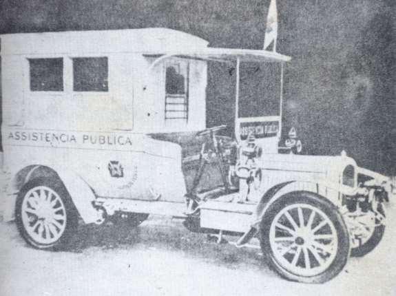 AS PRIMEIRAS AMBULÂNCIAS Primeira ambulância a chegar ao Brasil.
