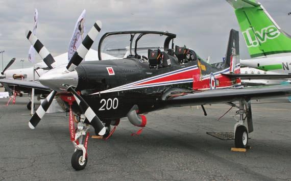 Os Tucano recomprados da RAF e adaptados para o mercado civil participaram do evento em Orlando. A Honda comemora o início da produção do Hondajet em 2010.