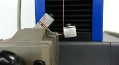 4.2 Avaliação no Microscópio eletrônico de varredura (MEV) Um Microscópio Eletrônico de Varredura JEOL Modelo LSM 5800LV (São Paulo, SP, Brasil) foi utilizado para avaliar a superfície de fratura,
