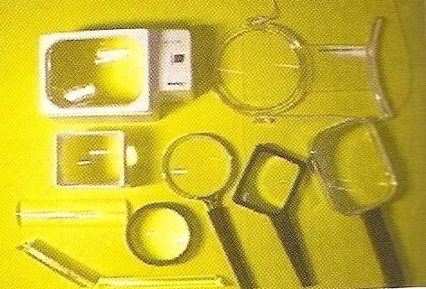 monoculares ou binoculares; Lupas fixas e com suporte (Figura 7); Lupas electrónicas fixas e portáteis (Figura 8); Figura 5 - Telescópio de