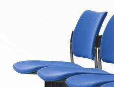 74 design by Angelo Pinaffo Paolo Scagnellato As cadeiras DREAM possuem elos para uni-las