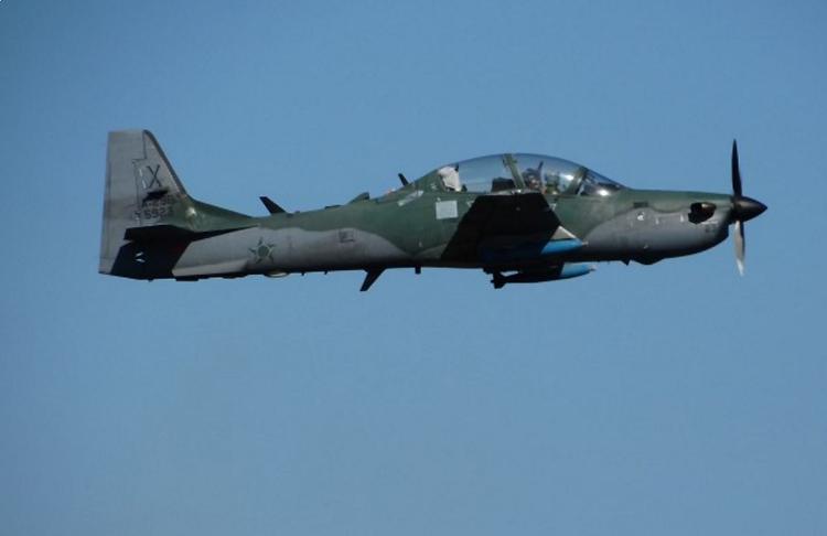 A Força Aérea Brasileira realizou, entre os dias 30 de outubro e 3 de novembro, os ensaios em voo para certificação da bomba BAFG-120 no caça A-29 Super Tucano.
