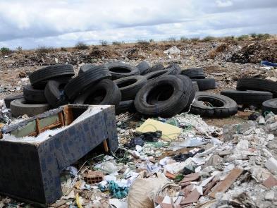 Se encaminhados para aterros de lixo convencionais, provocam "ocos" na massa de resíduos, causando a