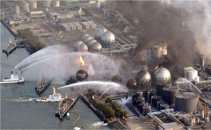 ACIDENTES NUCLEARES FUKUSHIMA 2011 APÓS UM TERREMOTO, REATORES NUVLEARES EXPLODIRAM LIBERANDO MATERIAL RADIOATIVO NO MAR E NO SOLO ATINGINDO NÍVEIS INAPROPRIADOS PARA A SOBREVIVÊNCIA HUMANA;