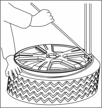 -Lubrificar ambos os talões com lubrificante específico para montagem e desmontagem de pneus, utilizando um pincel para a aplicação (fig. 10).