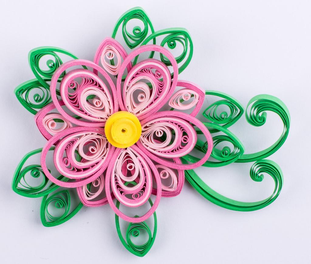 - 14 - Moldes Flores do móbile ÍNDICE DE MOLDES: B1: Pétala superior flor rosa: tiras para quilling de 3 mm