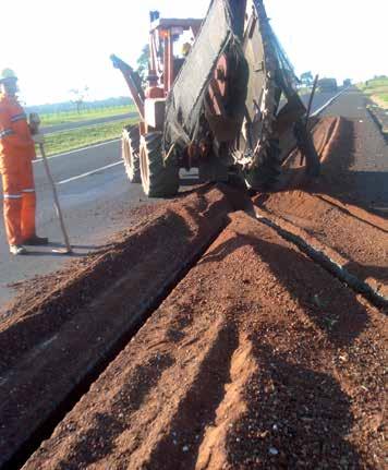 2 5 2 O Geocomposto MacDrain TD age como sistema interceptador da elevação da superfície freática, e é