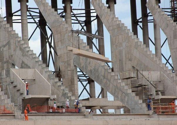 Tendências na construção brasileira* Uso de concreto armado pré-moldado 5,0 4,0 3,0 2,0 1,0