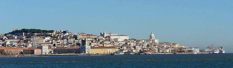 Em 1147, os cruzados sob Afonso Henriques reconquistaram a cidade e, desde então, ela tem sido um importante centro político, económico e cultural de Portugal.