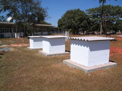 As test-cells foram construídas sobre uma base de concreto armado de 10cm, com cobertura de telha de fibrocimento de 6 mm, de dimensões de 1,50m x 1,50m.