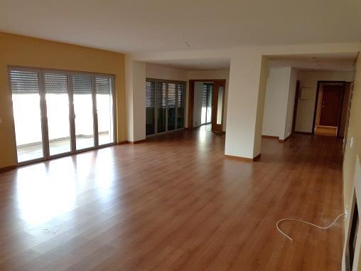 Apartamento T4, 3º Esq.