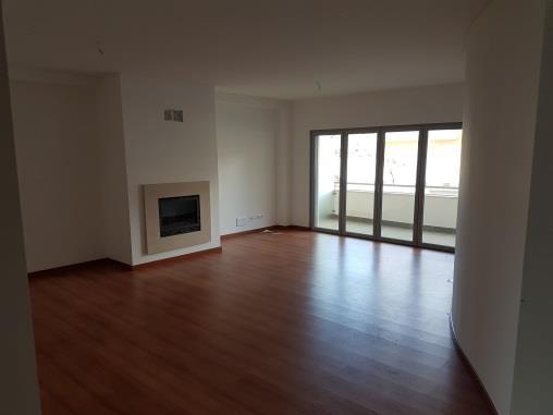 Apartamento T2, R/Chão Dto.