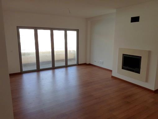 Apartamento T3, 1º Dto.