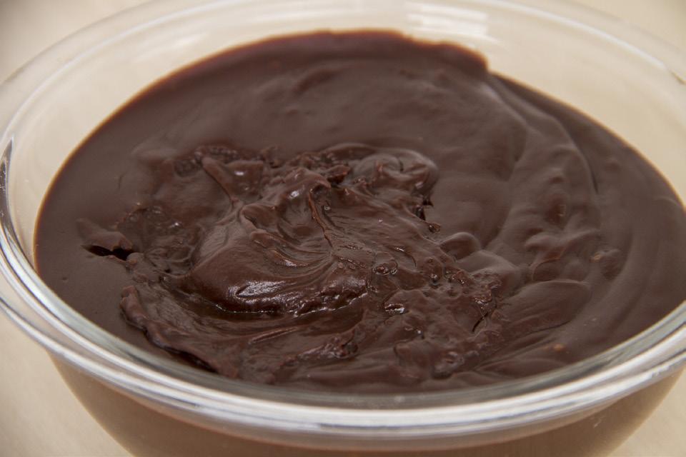 Panificação funcional, integral e zero açúcar 10 Sugestão de recheio para Pãezinhos de cenoura Ganache de Chocolate DURABILIDADE: Aproximadamente 4 dias sob refrigerado 600 g de chocolate zero-açúcar