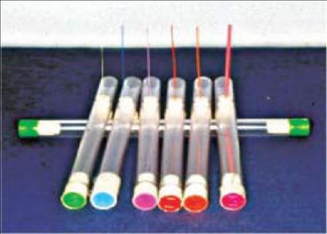 Segure o cabo do instrumento de modo que o filamento de nylon fique perpendicular à superfície da pele, a uma distância de aproximadamente dois cm.