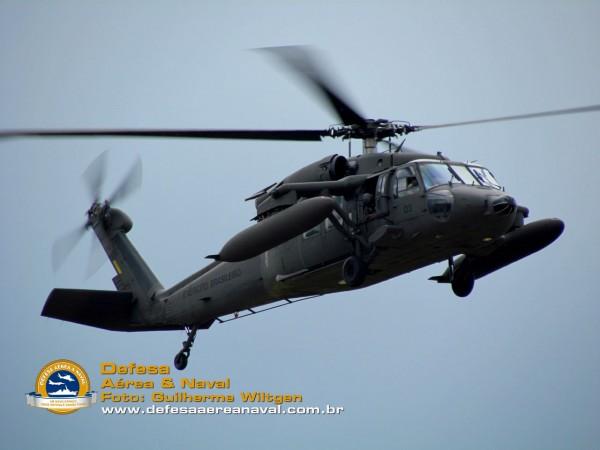 As três Forças empregam hoje aeronaves da família Hawk, a Marinha com o S-70B Seahawk (SH-16), o Exército com o S-70A Black Hawk