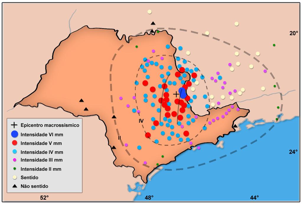 Os dados de intensidade sísmica são normalmente representados em um mapa onde esses dados são interpolados para traçar, sobre o terreno, linhas que representam a mesma intensidade sísmica, chamadas