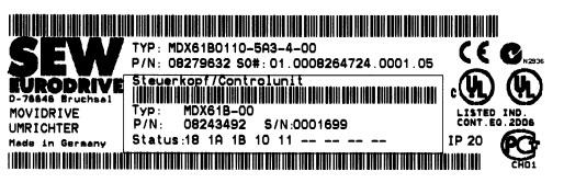 56493AXX Exemplo: Etiqueta de identificação do módulo de potência tamanho 1-6 No MDX61B.. tamanho 1-6, a etiqueta de identificação do módulo de potência encontra-se na lateral da unidade.