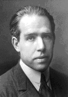 Niels Bohr n E λ = n 13,6eV = 2 n hc E n Raias de