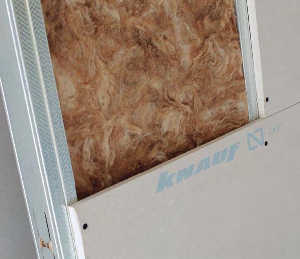 0 ULTRACOUSTIC É A GAMA DE LÃ MINERAL DE ALTAS PRESTAÇÕES ACÚSTICAS DA KNAUF INSULATION PARA APLICAÇÕES EM PAREDES DIVISÓRIAS LEVES E TETOS FALSOS, ASSIM COMO EM DIVISÕES DE ALVENARIA E PAVIMENTOS.