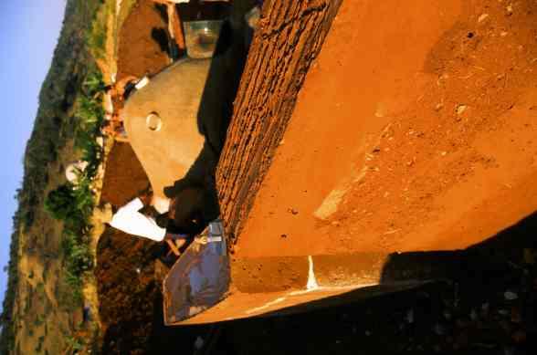 - um resíduo abundante nas lavouras de trigo e arroz - contém sílica, atribuindo vida longa a obra - conta com elevada