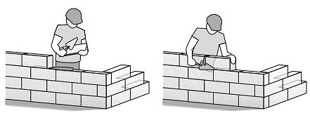 está: A) Assentando blocos/tijolos.