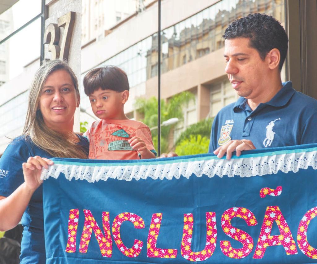 Embora não houvesse grupos ligados à vereadora Marielle a quem Marília acusou de ter vínculos com traficantes, entre outras calúnias, cinco mães de crianças com Síndrome de Down levaram faixas à