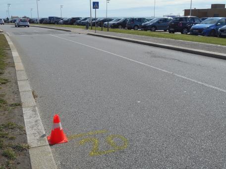 LOCALIZAÇÃO dos km 20º, 21º e da Meta 20º km Na Avenida da Liberdade, 19,96m antes do início da passadeira para peões, existente antes do bar