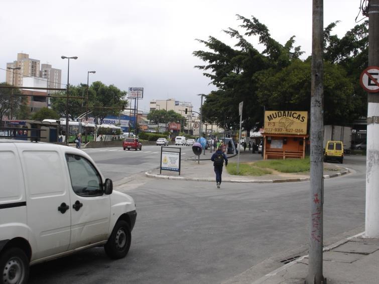 Poucos metros à frente você entrará à direita na esquina da VORDELLI Atrás da loja