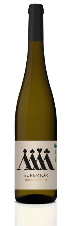 Opção Superior 2017 Loureiro & Alvarinho De cor cítrica, este Superior apresenta um aroma muito frutado com notas florais.