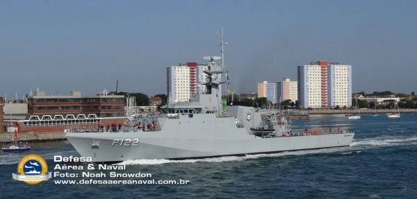 TRADUÇÃO E ADAPTAÇÃO: Defesa Aérea & Naval FONTE: IHS Jane s 360 Royal Navy receberá 3 novos OPVs NPaOc-Araguari - Classe Amazonas Londres assinou um contrato com a BAE Systems para a construção de